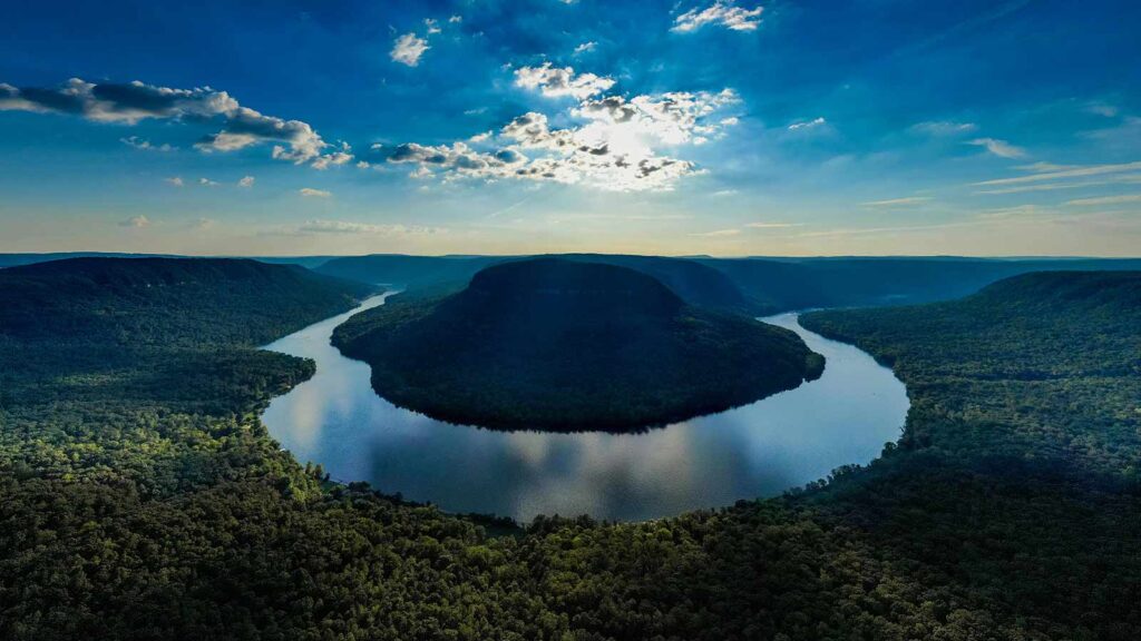 image of tennessee river to support Title Search in Tennessee Warranty Deeds
