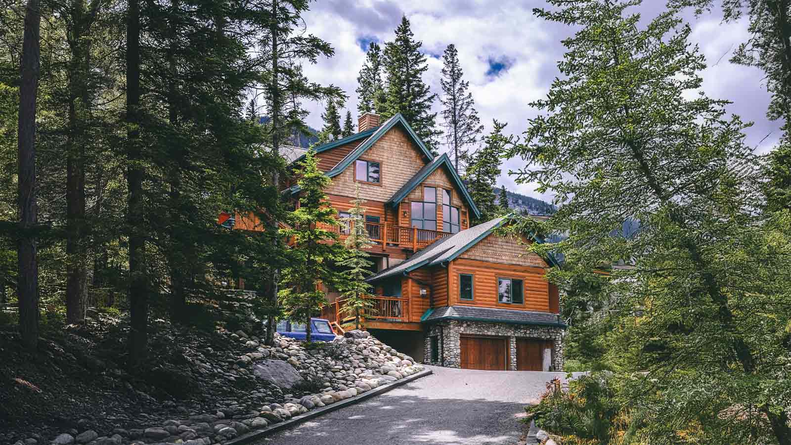 Current Owner Title Search home in the woods